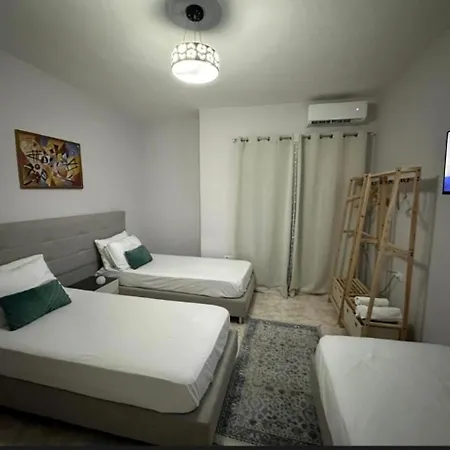 Nunu's * تيرانا